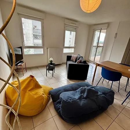 Grand Studio, Box Garage, Balcon ! Apartman Vaulx-en-Velin